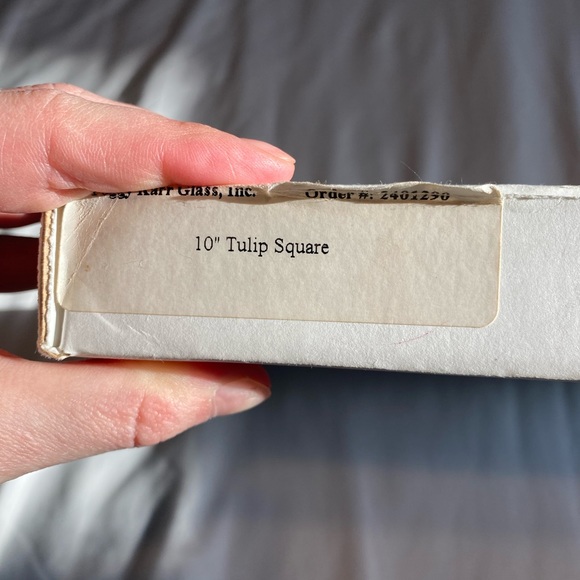 Peggy Karr 10" Square Tulip Plate - Picture 4 of 6